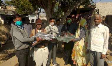 अग्नि पीड़ित परिवार को माता श्री गोमती देवी जनसेवा निधि ने उपलब्ध कराई सहायता