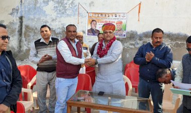 5 सूत्रीय मांगो को लेकर शिक्षकों ने गैसावत का सम्मान कर सौंपा ज्ञापन