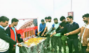 संसद हमले के शहीदों को श्रद्धांजलि दी