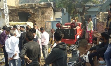 रूई गोदाम में अचानक लगी आग, धूँ-धूँ कर जला गोदाम में रखा सामान