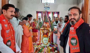 भव्य काशी दिव्य काशी कार्यक्रम के तहत भाजपा ने किया संतो का भव्य सम्मान, भोले शंकर का भव्य श्रृंगार कर आरती कर किया शुभारंभ