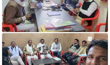 रेलवे क्रॉसिंग खुलवाने की मांग को लेकर प्रतिनिधिमंडल ने सौंपा सांसद बालक नाथ को ज्ञापन