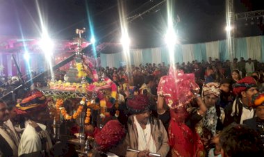 विधि-विधान और परंपरागत तरीके से संपन्न हुआ तुलसी विवाह, देखने उमडा जनसैलाब, फूलों की हुई बरसात