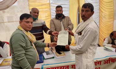 खेड़ली गुमानी में अधिकारियों ने शिविर में सुनी समस्याएं, 98 आवासीय पट्टे वितरित