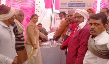 तिगरिया विधालय के लिए भूमि हेतु शिविर मे एसडीएम काे डायरेक्टर वीरेन्द्र सिंह के नेतृत्व मे समर्पण की अभिशंसा का साैपा प्रस्ताव