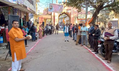 बजरंग दल के शौर्य पथसंचलन पर पार्षद त्रिलोक शर्मा के नेतृत्व में वार्डवासियों द्वारा भव्य पुष्पवर्षा कर किया स्वागत