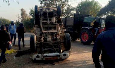 जाको राखे साइयां मार सके ना कोय, संतुलन बिगड़ने से पिकअप पलटी, बाल बाल बचा चालक