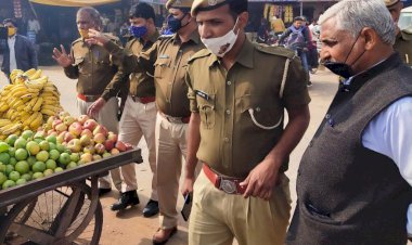 कठूमर पुलिस ने मास्क लगाने की दी हिदायत और चालान करने की दी चेतावनी