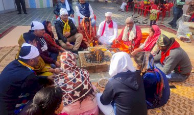भगवान कृष्ण की लीलाएं सुन मंत्र मुग्ध हुए श्रद्धालु, हवन में आहुति देकर विश्व शांति की कामना की