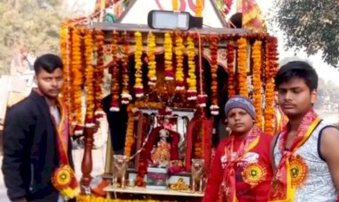 नव-वर्ष की पूर्व बेला में डीग से झील का बाड़ा कैला देवी मंदिर के लिए रवाना हुई 15वीं पदयात्रा