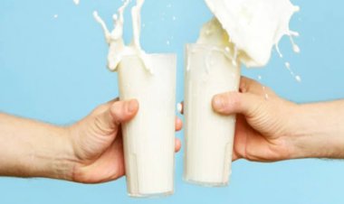 नववर्ष की पूर्व संध्या पर आमजन को पिलाया दूध, पुलिस का दुर्व्यवहार आया सामने