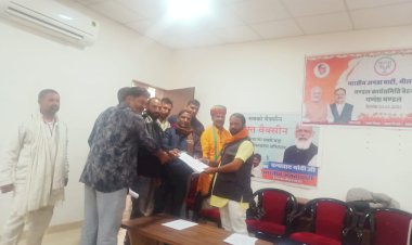 सभापति व पार्षदों से नाराज भाजपा कार्यकर्ताओं ने मंडल अध्यक्ष को सौंपा इस्तीफा