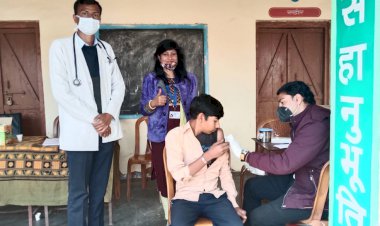 तालाब में विद्यार्थियों को लगाई कोरोना वैक्सीन की पहली डोज