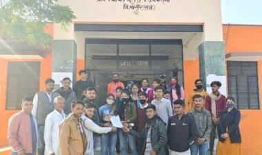 विद्यार्थियों ने महाविद्यालय की समस्याओं को लेकर सौंपा ज्ञापन