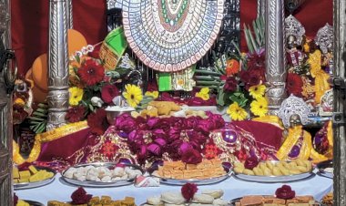 बैंड बाजे, ढोल नगाड़े बजा कर लगाया चारभुजा नाथ के 56 भोग, भजन गंगा में खूब नाचे भक्तगण