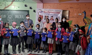 निशुल्क पोशाक पाकर नन्ही बुलबुल के खिले चेहरे