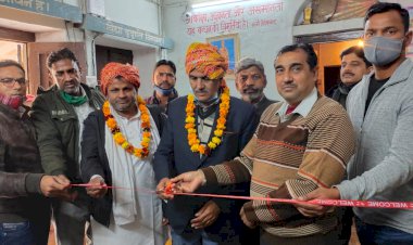 विद्यालय में सीसीटीवी कैमरों का फीता काटकर किया उदघाटन