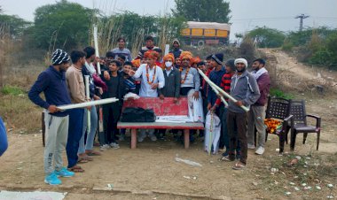 संतोष देवी चैरिटेबल ट्रस्ट ने युवाओं को खेल सामग्री की भेंट