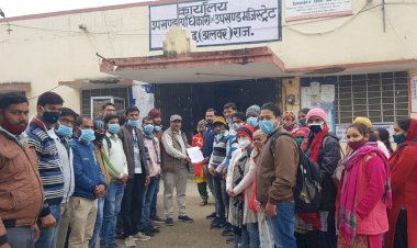 कोविड सहायकों ने 7 माह के बकाया वेतन की मांग को लेकर एसडीएम, BCMHO और नगर पालिका अधिशासी अधिकारी को सौंपा ज्ञापन