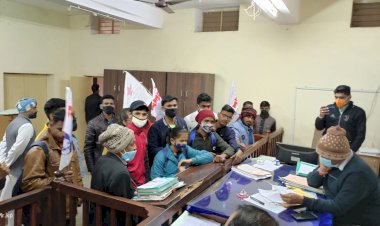 एसएफआई ने मुख्यमंत्री के नाम उपखंड अधिकारी को सौंपा ज्ञापन