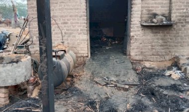 अलाव से छप्परपोश दुकान में लगी आग, हजारों रूपए का सामान जलकर हुआ खाक