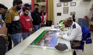 पूर्व छात्रसंघ अध्यक्ष नागर ने सैकड़ों छात्रों के साथ किया प्राचार्य का घेराव