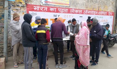 रामभक्त टोली एवं सुमंगल सेवा संस्थान की पहल, 450 लोगो को मास्क पहनने का संकल्प दिला आयुर्वेदिक काढ़े का किया वितरण