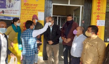 सुमंगल सेवा संस्थान की पहल पर बूस्टर डोज लगवाने वालो का तिलक लगाकर एवं गुलाब का फूल भेंटकर किया अभिनंदन