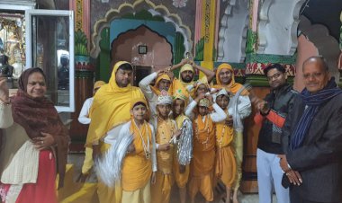 सकल दिगम्बर जैन समाज के द्वारा श्रीजी का किया गया अभिषेक