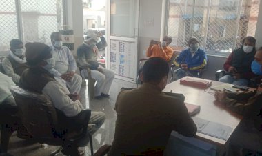 महुआ थाने में सीएलजी की मीटिंग में कोराना की तीसरी लहर से आमजन को बचाने व जागरूकता को लेकर की चर्चा