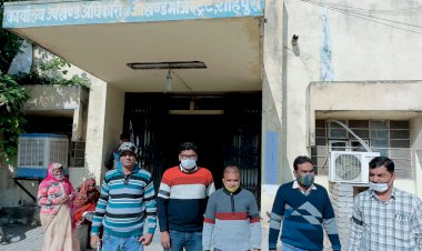 शाहपुरा में राजस्व मंत्रालयिक कर्मचारियों की मांगे नहीं मानने पर काली पट्टी बांध कर किया विरोध प्रदर्शन