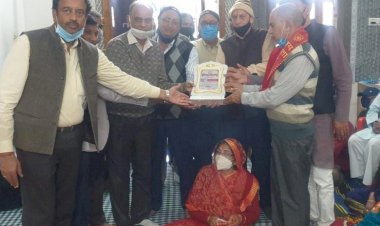 बांगड़ दंपति बने भाविप के विकास रत्न, सौंपी एक लाख रुपये की राशि