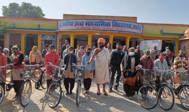 कारोडा स्कूल में 34 छात्राओं को मिली साइकिल की सौगात
