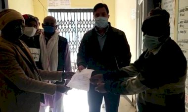 खेडली मे वैश्यावृत्ति पर अंकुश लगाने की मांग काे लेकर एसडीएम काे साैपा ज्ञापन