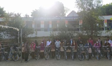 रामपुरिया में हुआ निशुल्क साइकल वितरण समारोह आयोजित