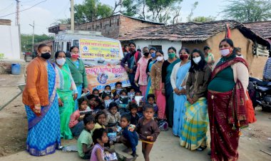 माहेश्वरी महिला संगठन ने अरनिया घोड़ा में बच्चों को दिए स्वेटर एवं गौशाला में दिया चारा