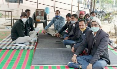 सूरजगढ़ में न्यायालय के लिए धरने पर बैठे वकीलों ने मनाया राष्ट्रीय युवा दिवस