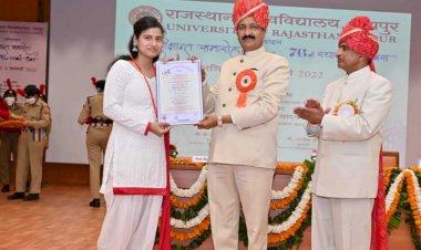गांव तेरहियां नगला की मेधावी छात्रा को स्वर्णपदक व प्रशस्तीपत्र प्रदान कर राजस्थान यूनिवर्सिटी के कुलपति ने किया सम्मानित