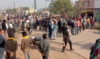 बेकाबू टैंकर ने रौंदे बाईक सवार, मां बेटे ने तोडा दम, पति घायल