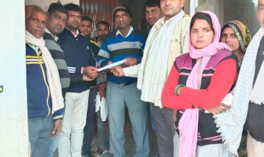 मनरेगा मेट संघ ने विकास अधिकारी केके जैमन को दिया ज्ञापन