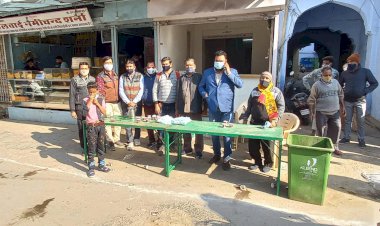 मकरसक्रांति के पावन पर्व पर हुआ वार्ड नं 14 में नि:शुल्क आयुर्वेदिक काढ़ा एवं मास्क वितरण