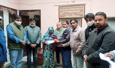 अभिभाषक संस्था शाहपुरा ने एडवोकेट व्यास के निधन पर सौंपी सहायता राशि