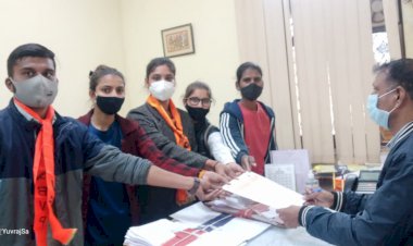 छात्रा के साथ दरिंदगी के आरोपी के खिलाफ कार्यवाही की मांग को लेकर एबीवीपी ने कलेक्ट्रेट पर किया प्रदर्शन