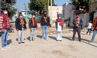 अलवर में मूक-बधिर किशोरी से गैंगरेप मामले में काली पट्टी बांध किया विरोध प्रदर्शन