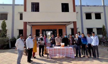 मौसमी बीमारियों की रोकथाम हेतु विद्यार्थियों को पिलाया आयुर्वेदिक काढ़ा