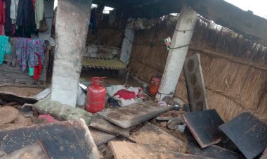 दो गांवों में धराशायी हुए पाटोरपोश घर, एक के नीचे पूरा परिवार दबा, दूसरी के नीचे पालतू पशु दबे