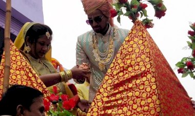 खेडली मे जैन मुमुक्षु की बरघाेडा यात्रा पुष्पवर्षा बीच हर्षाेल्लास से निकली, 21 हाेगी दीक्षा