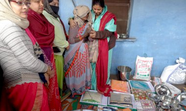 प्रिय सखी संस्था की कार्यकर्ताओ ने जरूरतमंद परिवारों की तीन बच्चियों की शादी में दिया कन्यादान का सामान