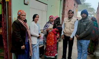 निर्धन बालिका के विवाह में सहयोग के लिए आर्थिक सहायता ए़ंव अन्य सामान सौंपा