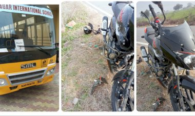 स्कूल बस ने बाइक को मारी टक्कर, बाइक सवार हुआ घायल